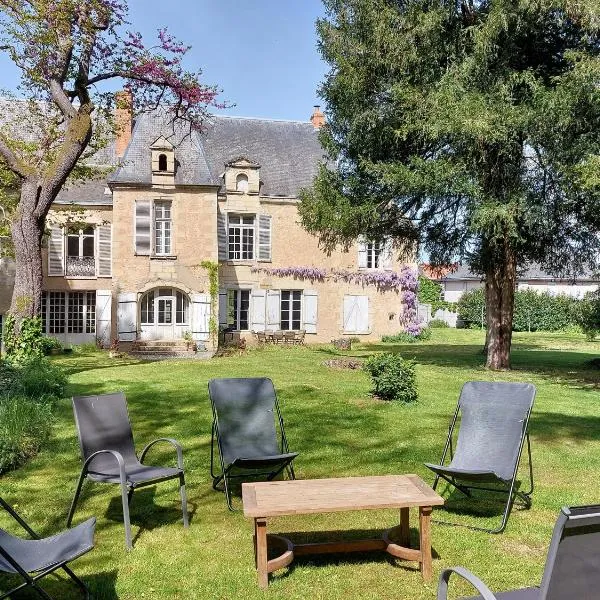 Manoir du Bellay, hotel in Saint-Macaire-du-Bois