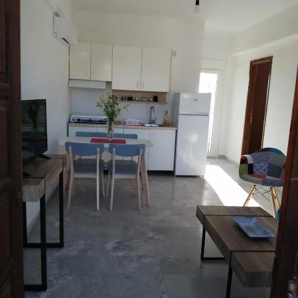 Cozy Rodas House 1, hotel en Skála