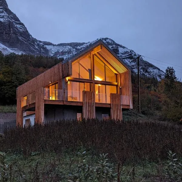 Chalet Coste Belle, hotel in La Fare-en-Champsaur