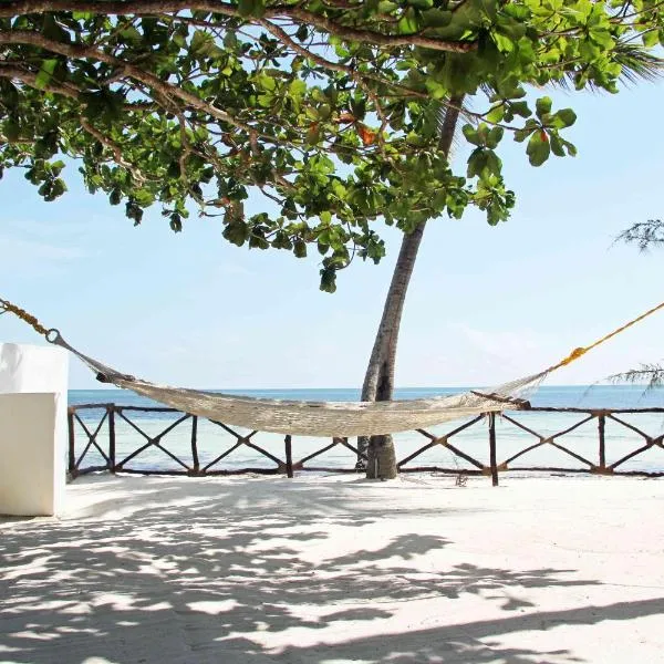 MANOLO Beach Resort, hotell i Uroa