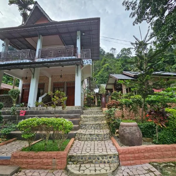 Thomas' Retreat Bukit Lawang, hótel í Bukit Lawang