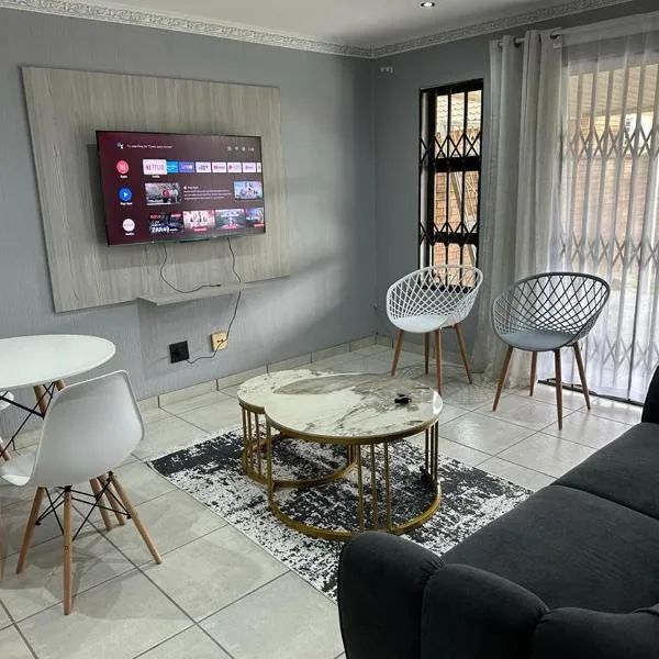 Beautiful 2 bedroom apartment In Richard's bay, hotel in Richards Bay