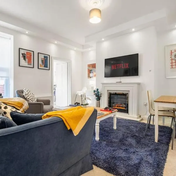 Upmarket Apartment with Parking, hótel í High Heaton