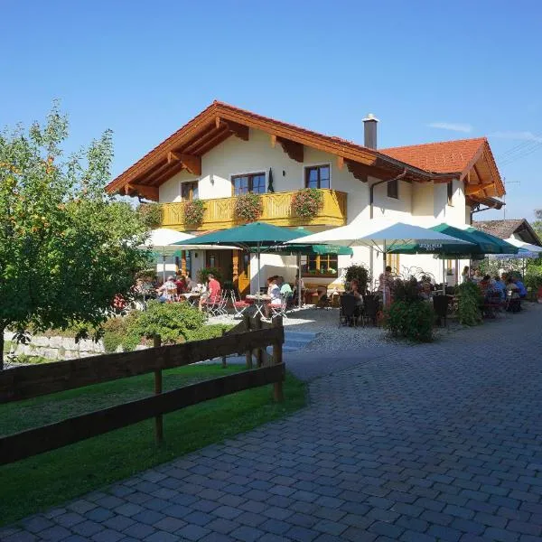 Cafe Wastelbauerhof - Urlaub auf dem Bauernhof, hôtel à Bernau am Chiemsee