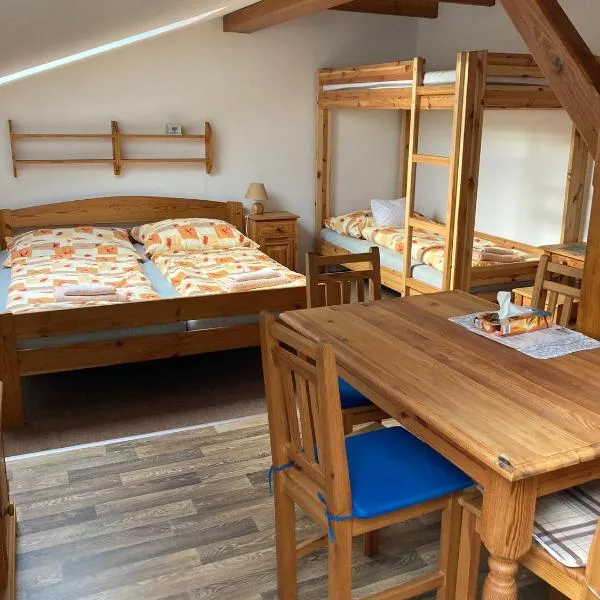 Ubytování v podkroví, hotel v destinaci Roztoky u Jilemnice