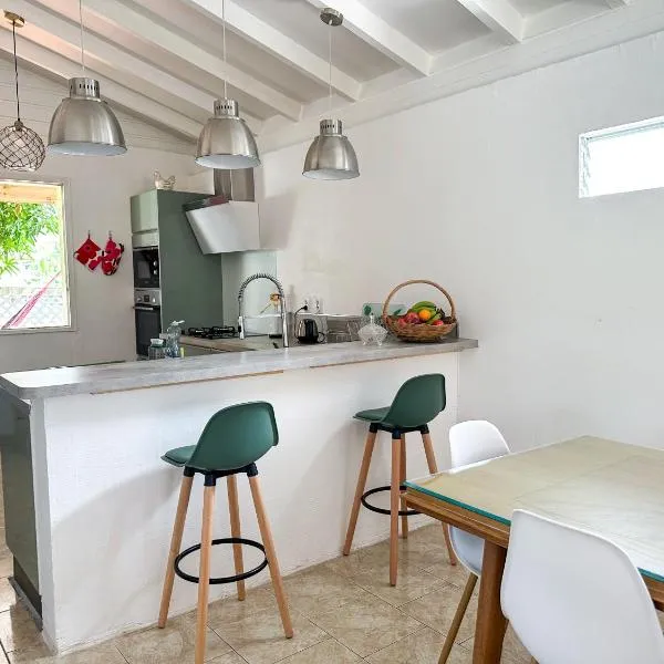 Maison à 3 min à pied de la plage, hotel v destinaci Le Diamant