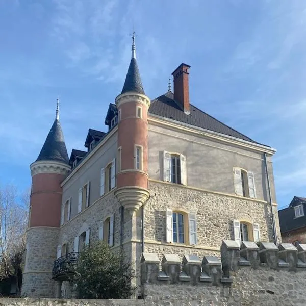 Château de Saint-Genix, hotel in Belmont-Tramonet