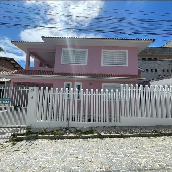 411 - Casa a 20 metros da Praia de Bombinhas
