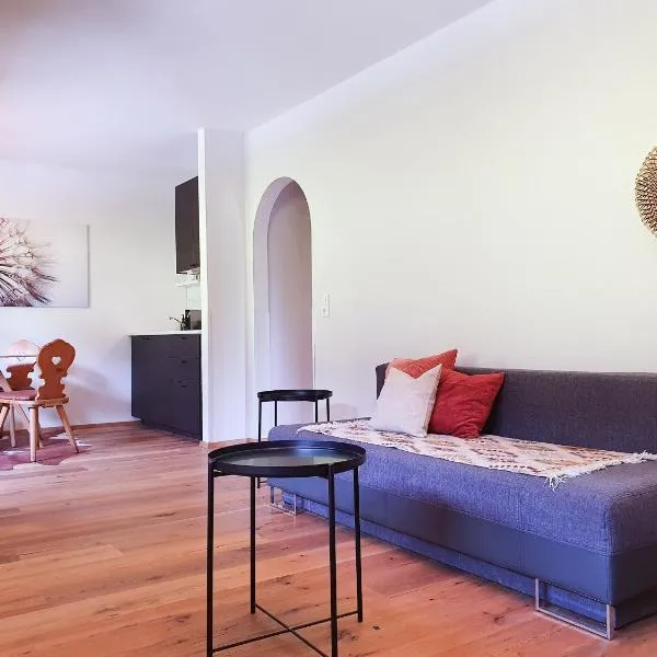 Alpenflair Apartment mit Balkon - inkl Parkplatz #1, ξενοδοχείο στο Ίνσμπρουκ