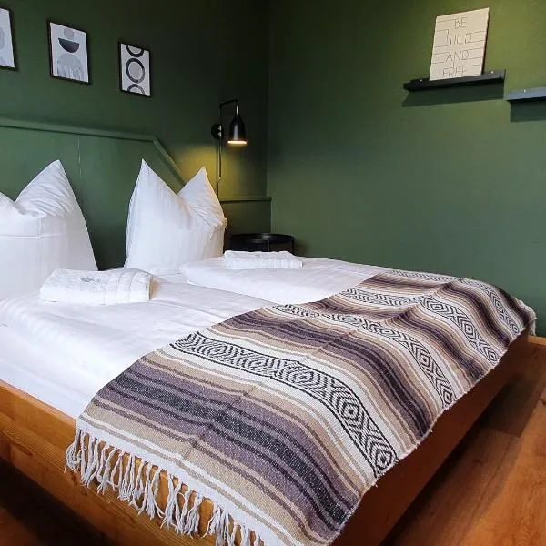 Alpenflair Apartment mit Balkon - inkl Parkplatz #6, ξενοδοχείο στο Ίνσμπρουκ