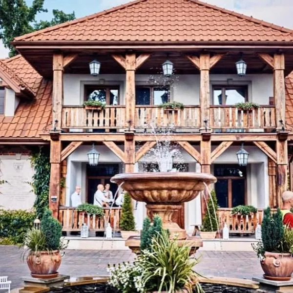 Dwór Sulejów, отель в городе Тлущ