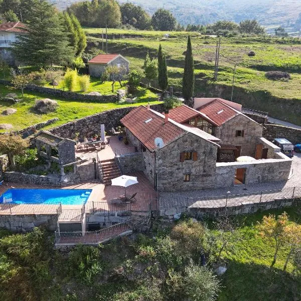 Casa Del Ingles - Luxury Private Villa & Pool in Rural Valley、ポンテベドラのホテル