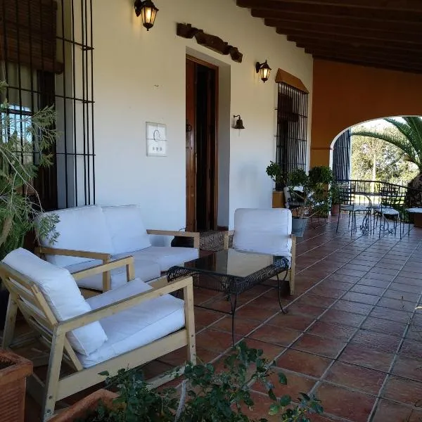 CASA RURAL LA CABRA DEL MEDIO, хотел в Монестерио