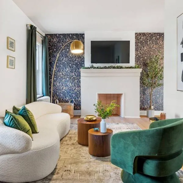 Downtown Escape: 3Br - Game/Movie room - Foosball, hotel in Pittsburgh