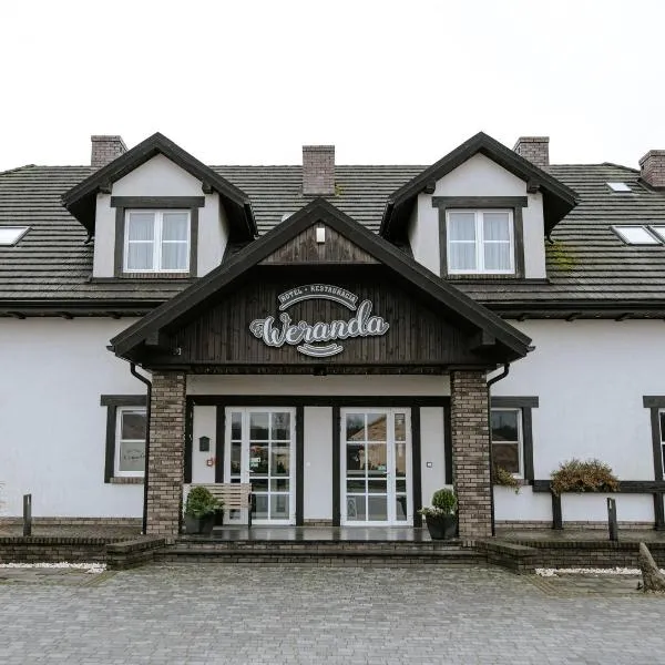 Hotel Weranda Łopuszno，Włoszczowa的飯店