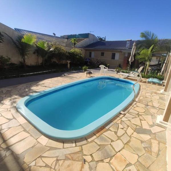 Casa com Piscina a 500m da Praia Ideal para Famílias em Guaratuba