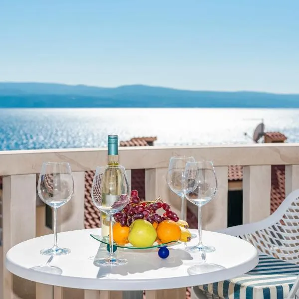 Hotel Villa MiraMar, hotel v Omise