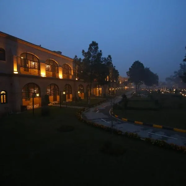 Peshawar Barracks Estb 1867, hotel v destinaci Péšávar