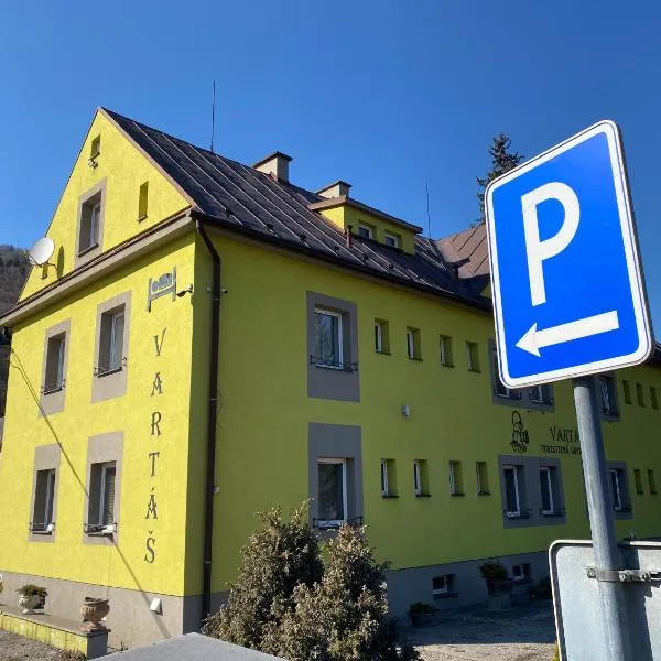 Turistická ubytovňa Vartáš, hotel a Oravský Podzámok