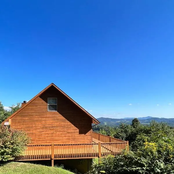 Above It All, hotel din Grassy Creek