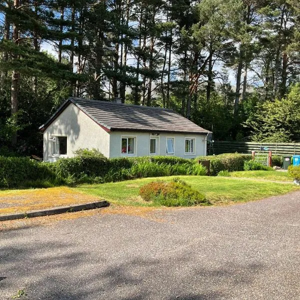 The Pines Self-catering cottage,Wester Ross, Scotland, hotel en Kinlochewe