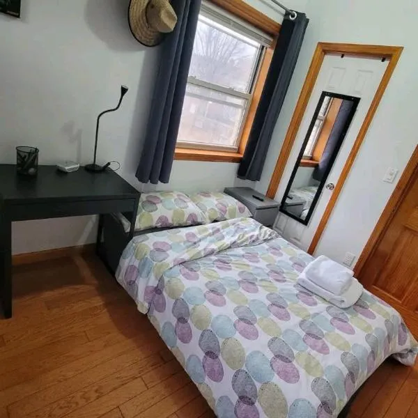 Comfortable rooms in NYC near the train, hotel en Woodside