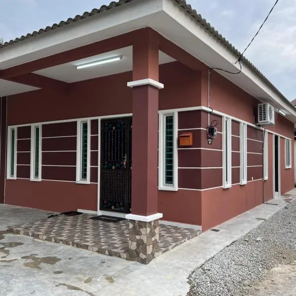 Homestay Desa D Junjung Islam Guest Only, hotel v destinaci Simpang Ampat