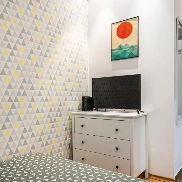 Giallo Modern Studio-Free Private Parking-Fast Wi-Fi, hotell i Novi Sad