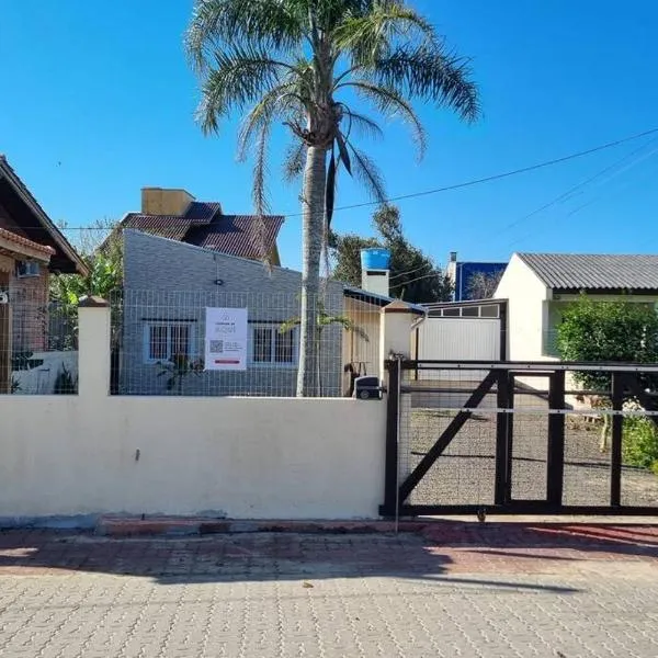 Casa com 2 quartos, garagem, a 3 quadras da praia!, hotel in Passo de Torres