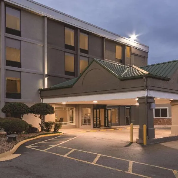 Country Inn & Suites by Radisson, North Little Rock, AR: Jacksonville şehrinde bir otel