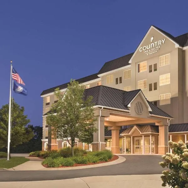 Country Inn & Suites by Radisson, Grand Rapids East, MI, hótel í Rockford