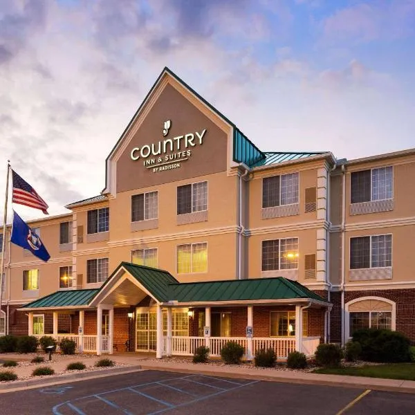 Viesnīca Country Inn & Suites by Radisson, Big Rapids, MI pilsētā Bigrepidsa