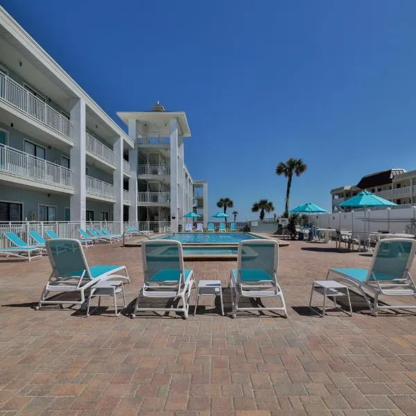 Coastal Waters 107 - A Studio Poolside Retreat, hotel en New Smyrna Beach