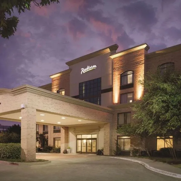 Radisson Hotel Dallas North-Addison โรงแรมในแอดดิสัน