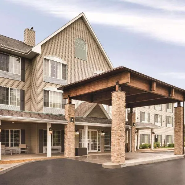 Country Inn & Suites by Radisson, West Bend, WI, hotel em Jackson