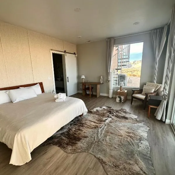 Canyon Oasis suite with Grand Mesa view, отель в городе Биг-Уотер