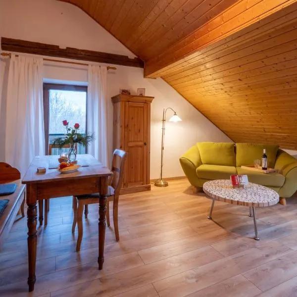 Ferienwohnung „Rose“, Hotel in Wiesenfelden