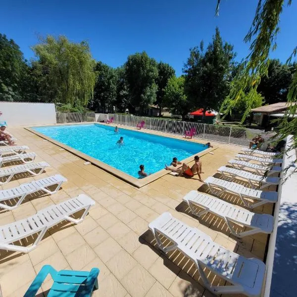 Camping les Peupliers, hotell i Vendays-Montalivet