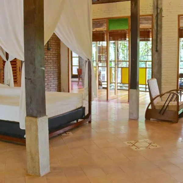 Riverside villa in tropical setting, hotel v destinaci Jarakan