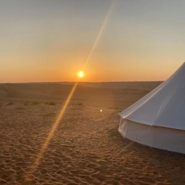 Desert Moments Glamping - full privacy, khách sạn ở Al Mintirib