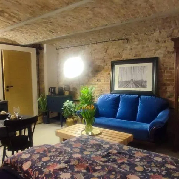 Przytulne Studio 5 z parkingiem, hotel v Katovicích
