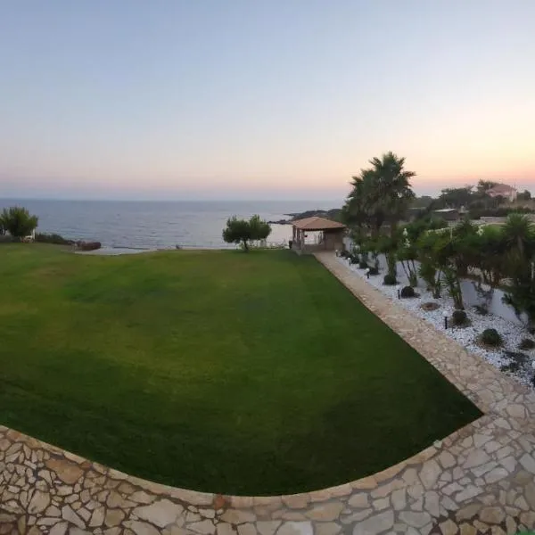 NAVARINO BATHS sea-front estate: Vromonérion şehrinde bir otel