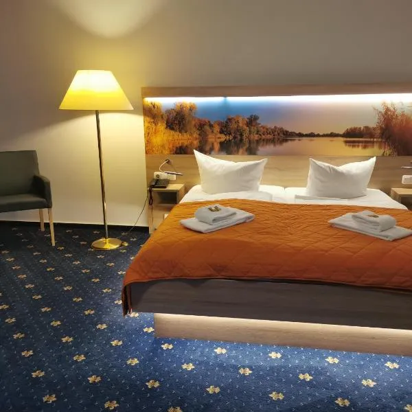 Viesnīca Hotel am Wariner See pilsētā Warin