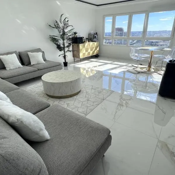 Nice Apartment with amazing view of Paris + Parking
