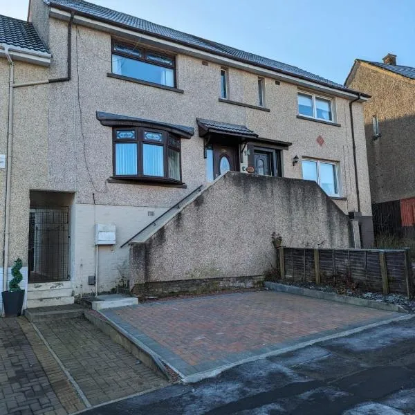Lovely 2 Bedroom Terrace House, hotel em Coatbridge