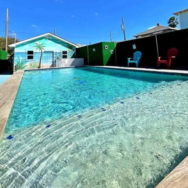 The Poolside Bungalow, hotel in Galveston