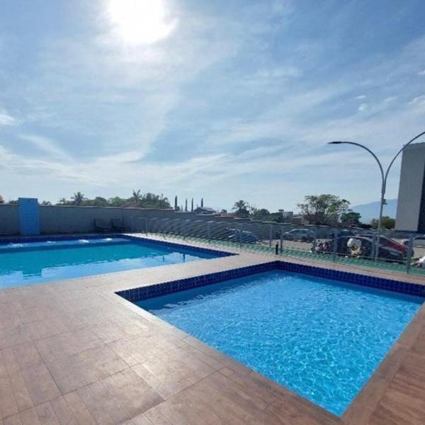 Apartamento na Palhoça, com vista para o mar, próximo a mercados, padarias e farmácias.