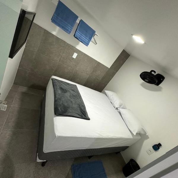 Quarto privativo com banheiro compartilhado,a 800mts do pátio do forró - Foto 2