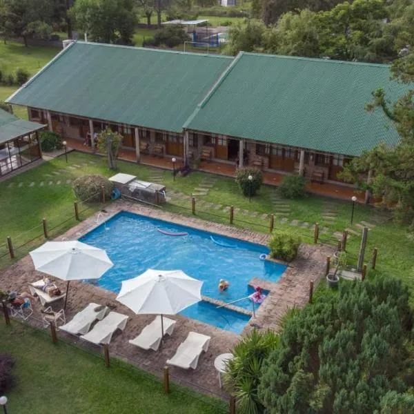 Hostal Canela, hotel v destinaci Termas del Daymán