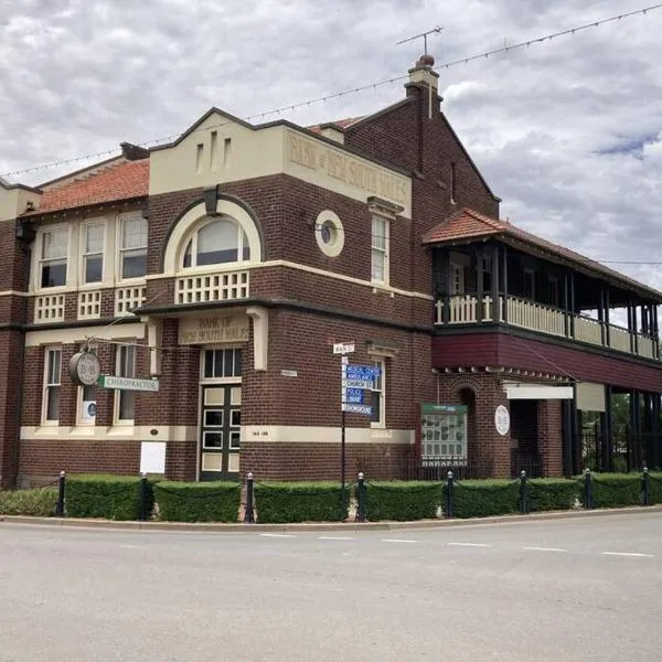 The Bank Main Street Apartment, hotel a West Wyalong